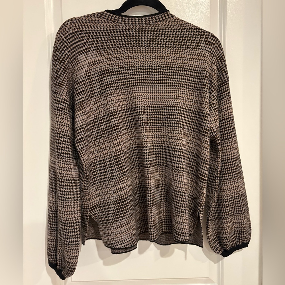 Max Studio Black and Cream Houndstooth Sweater